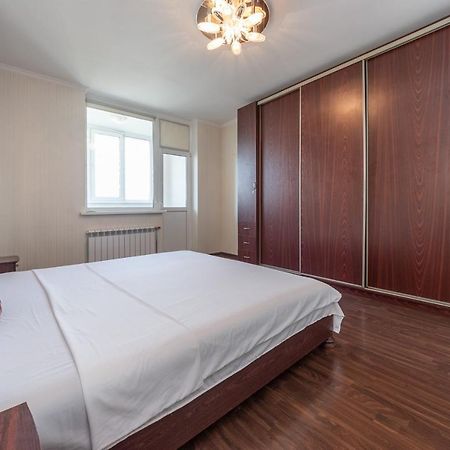 Большая 3 Комнатная На Осокорках Гмирі 2 Kyiv Exterior photo